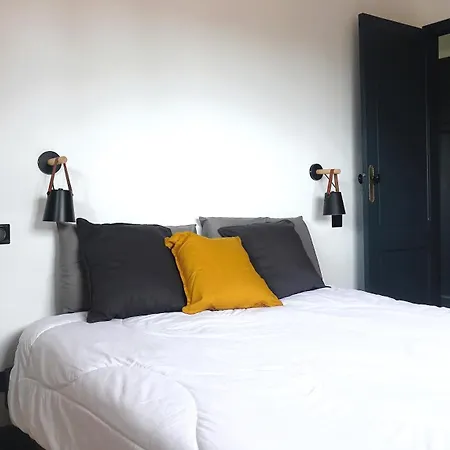 Les Bains 빌라 앙데르노스레방